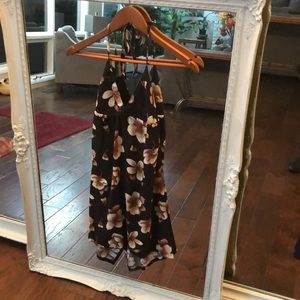 Old Navy (?) no tags.  Size small.  Halter cover up